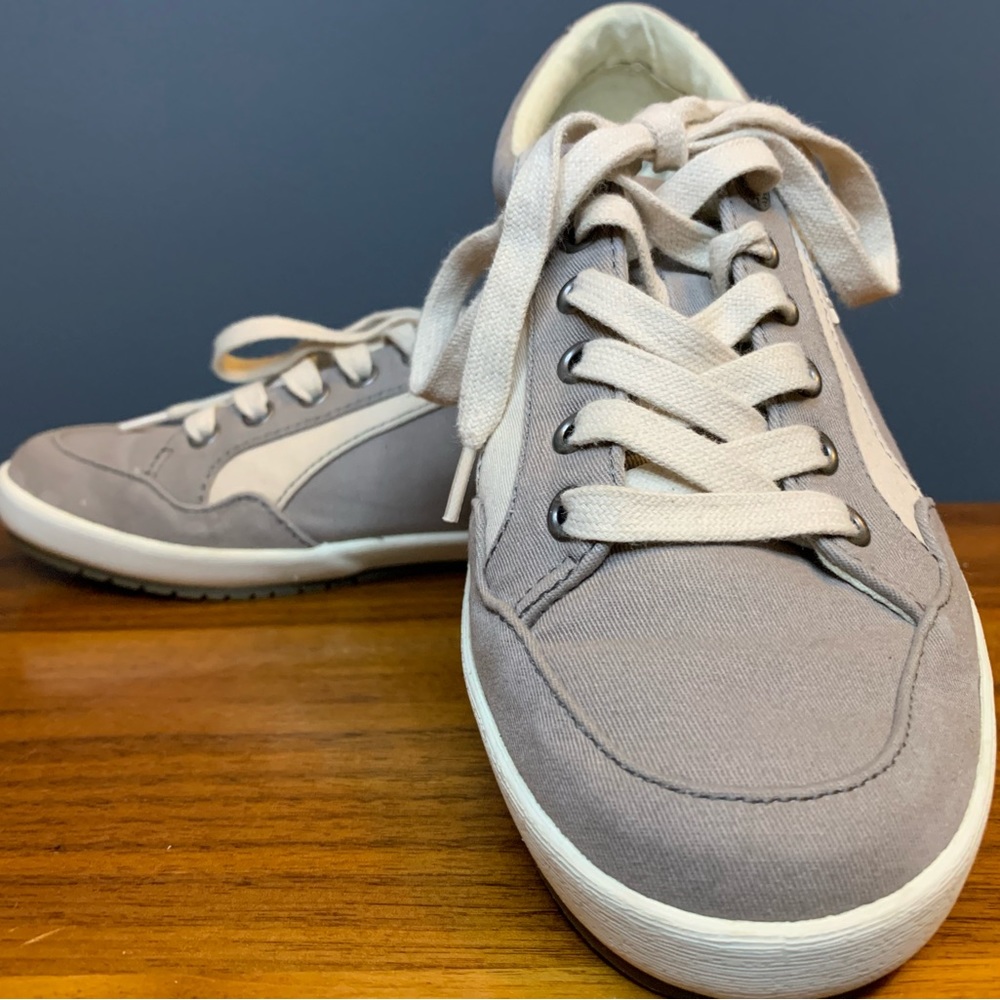 Taos Taupe Sneakers Size 7.5